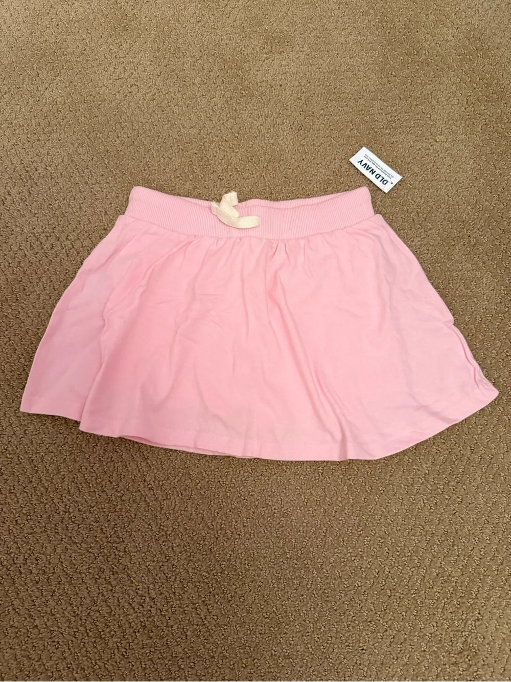NWT. Old Navy girls skirt. Size medium (8)